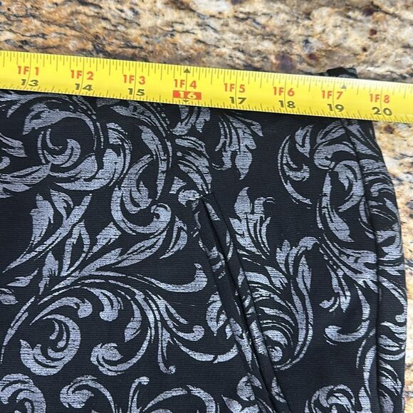 Chico's So Slimming Petite Juliet Scroll-Print Ankle Pants Size 16P - Picture 9 of 11